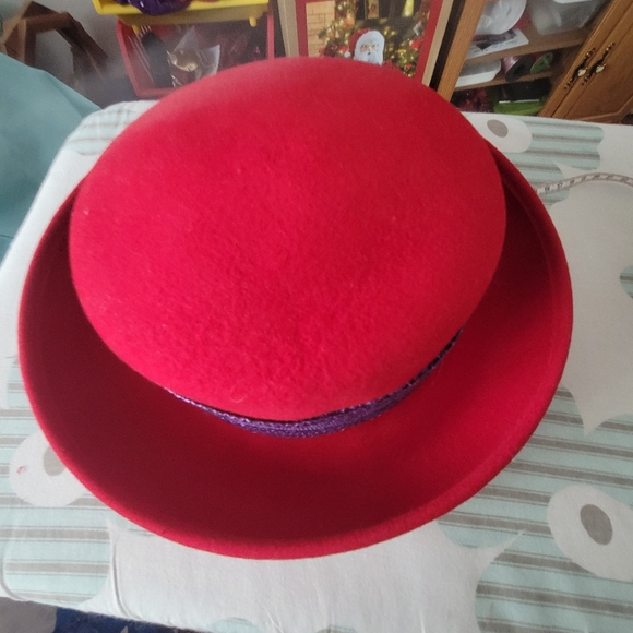 Red Wool Hat - Picture 4 of 6